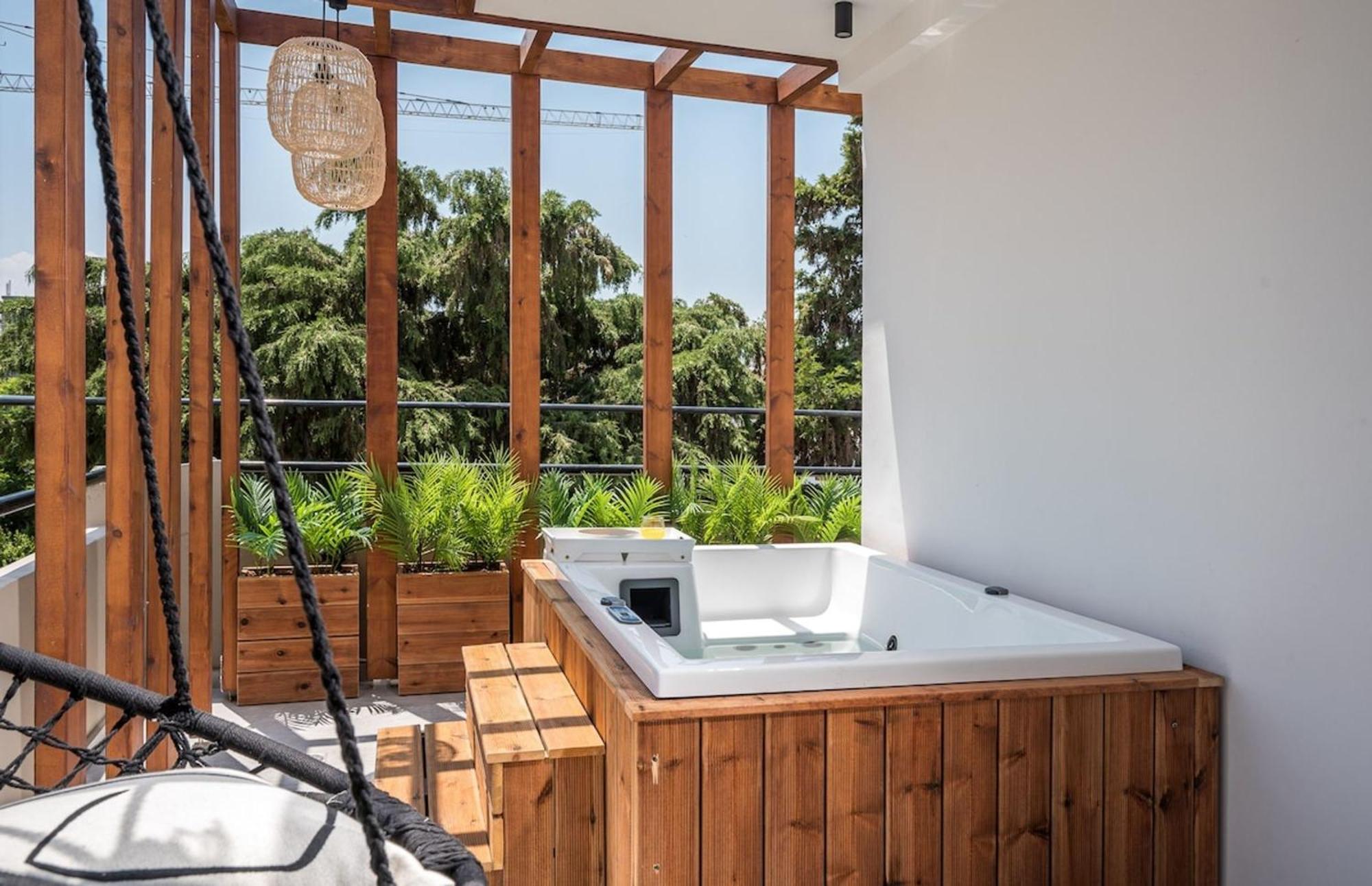 Euphoria Junior With Jacuzzi By Senaon Urban Living Appartement