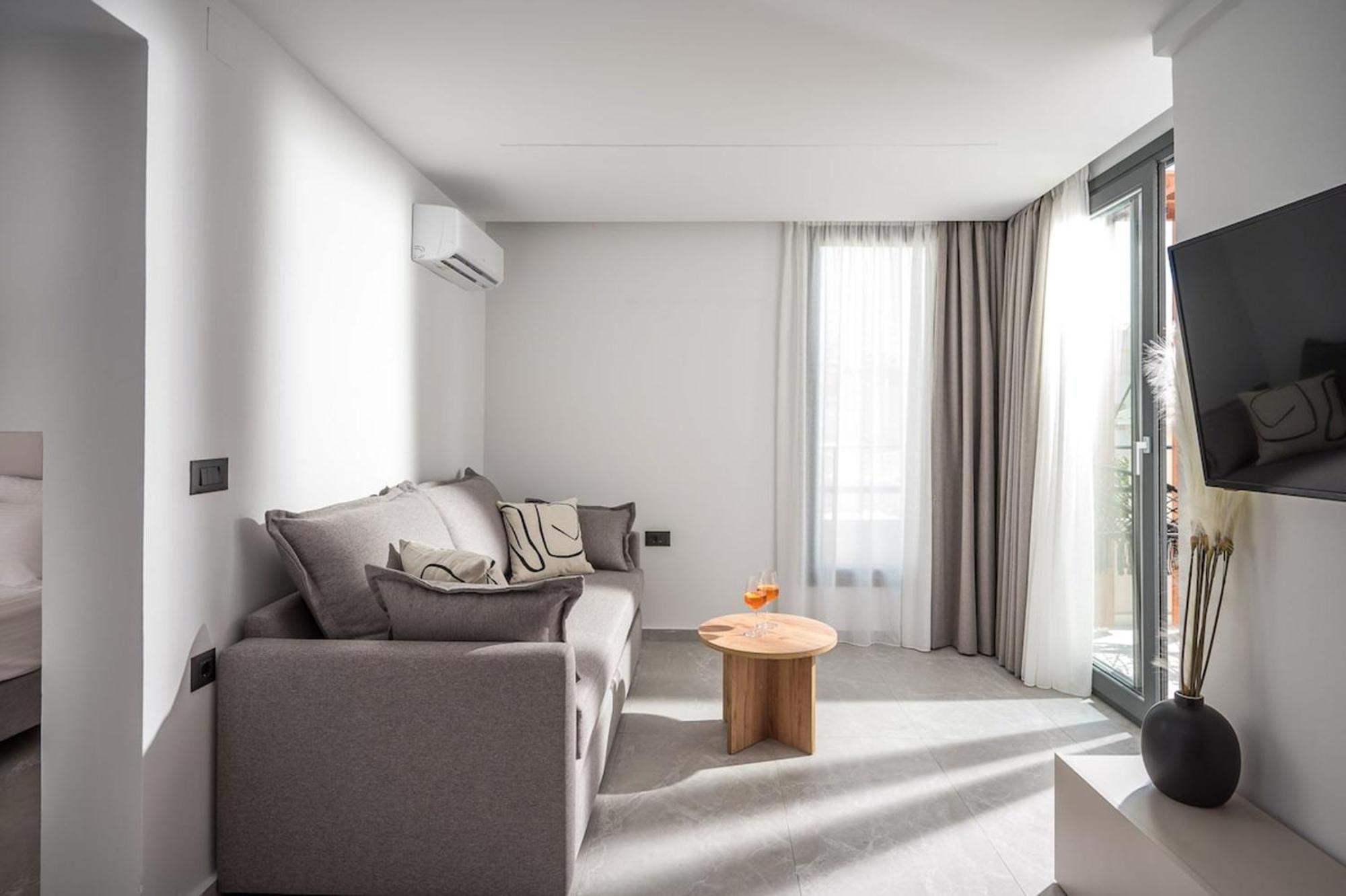 Euphoria Junior With Jacuzzi By Senaon Urban Living Héraklion