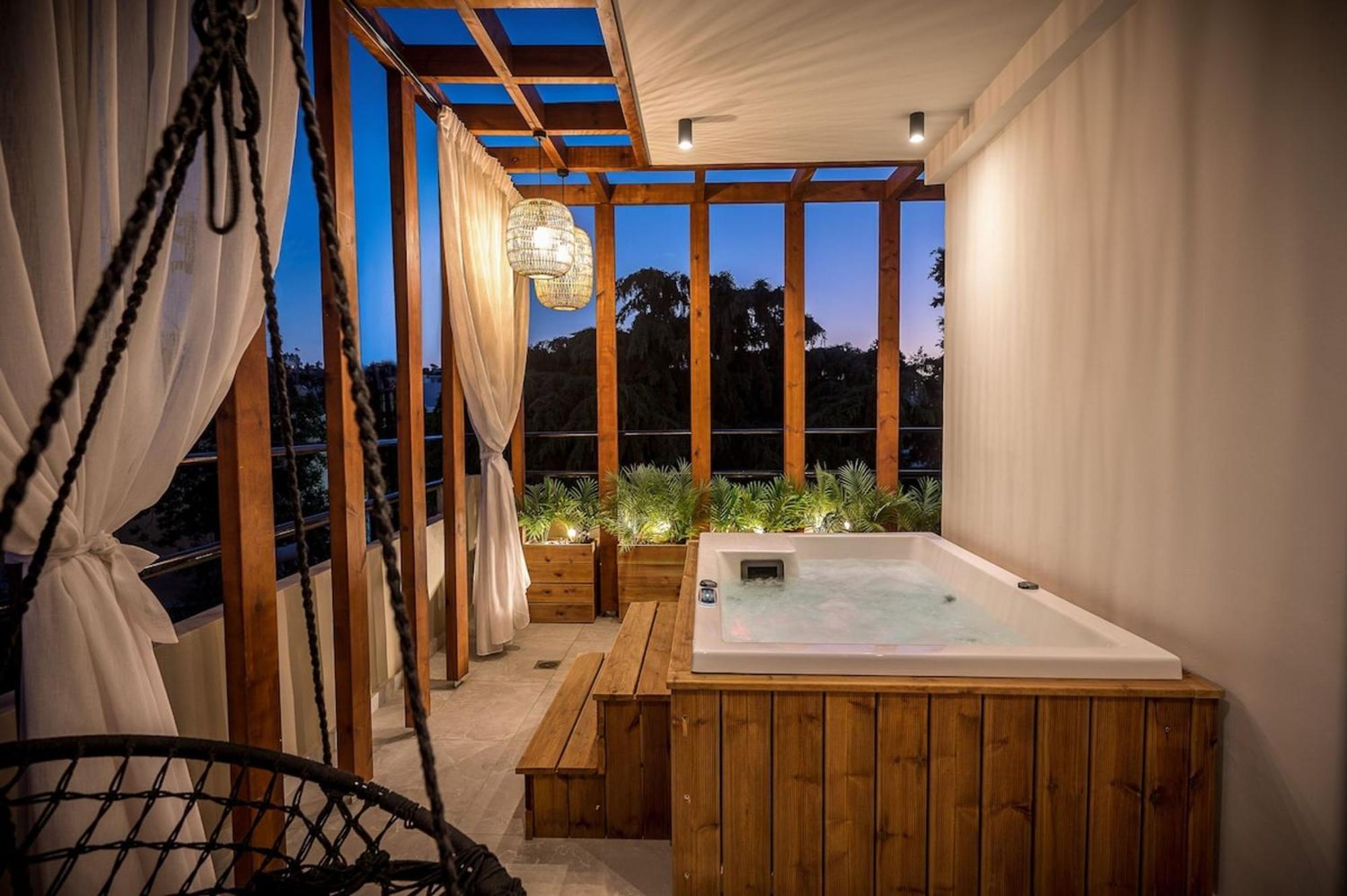 Euphoria Junior With Jacuzzi By Senaon Urban Living Héraklion